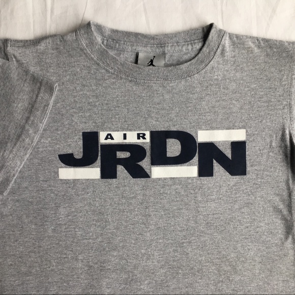 Air Jordan T-shirt size 5 gray navy graphics - Picture 2 of 8